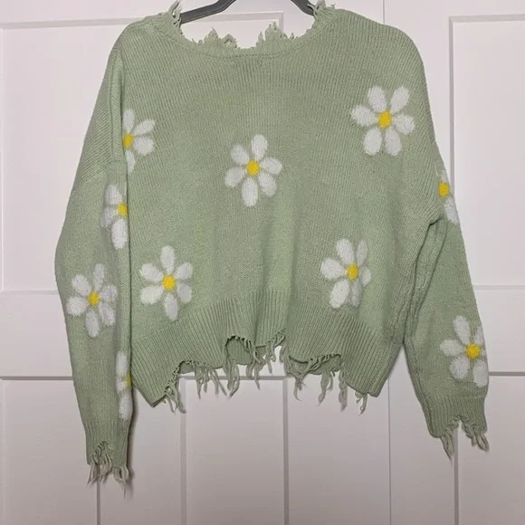 {Rue21} Green Daisy V-Neck Sweater - Picture 2 of 2